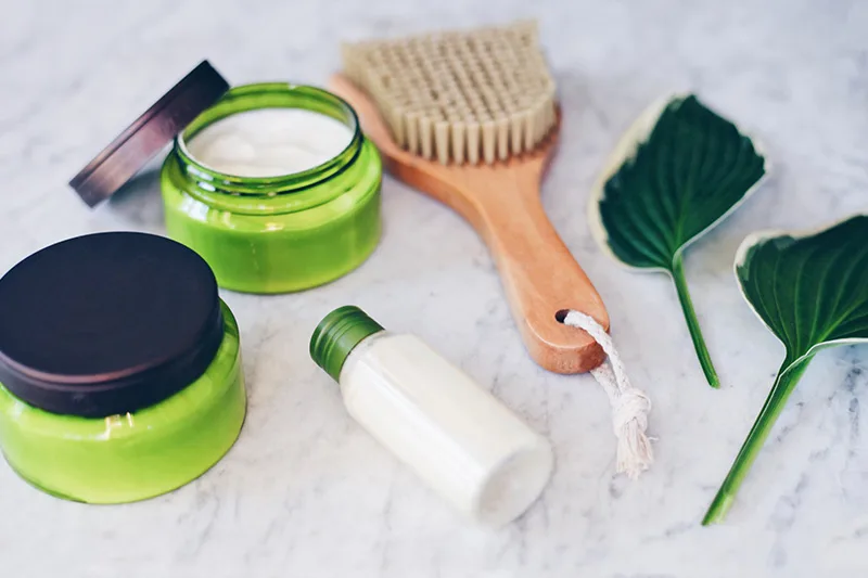 Kwasy  i kwasy owocowe stosowane w kosmetyce, jak działają i jak wpływają na nasz organizm?