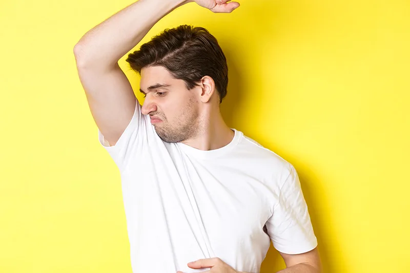 Zapach potu na odzieży – jak się go pozbyć? Poznaj nasze sposoby jak się go pozbyć raz na zawsze!