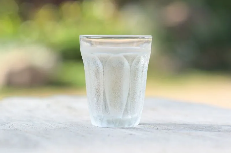 Czkawka to nieprzyjaciel każdego z nas. Poznaj 8 domowych sposobów na jej złagodzenie! 3