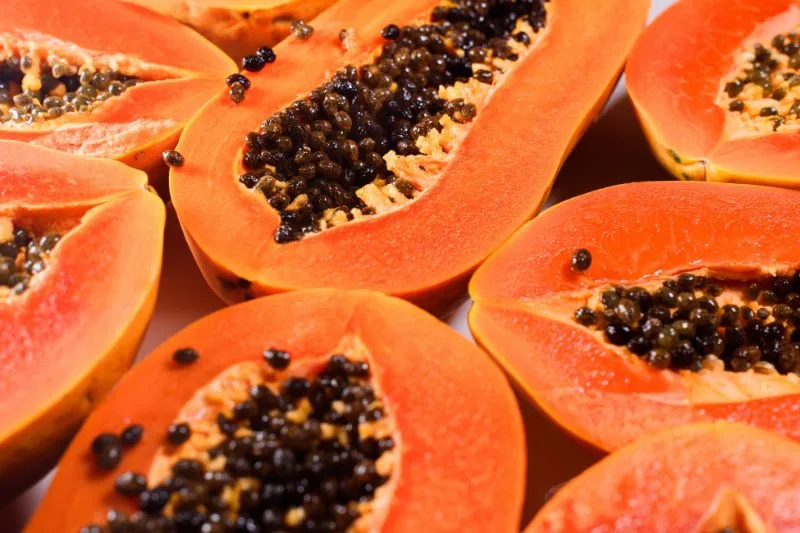 Na co pomaga papaja i jak ją jeść? Poznaj jej 8 leczniczych zastosowań!
