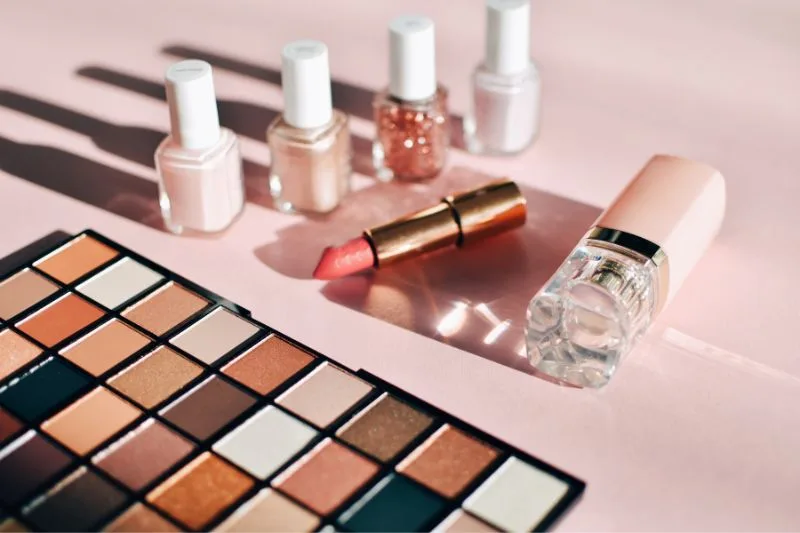 Firma Younique – nowoczesność połączona z naturalnością. Kiedy będą w Polsce?